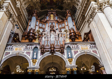 Berlino, Germania - 13 Aprile 2017: organo della Cattedrale di Berlino (Berliner Dom) di stile Neobaroque a Berlino, Germania. Foto Stock