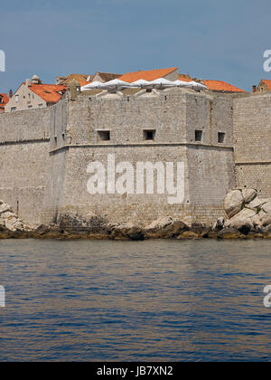 Dubrovnik vecchia parete sità vista frontale dal mare Foto Stock