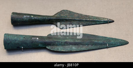 Bronze spear-teste. Greco, circa il V secolo A.C. Da Olympia. British Museum. Londra. Regno Unito. Foto Stock