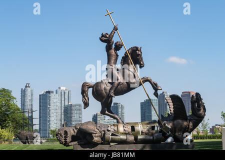 San Giorgio che uccide Dragon statua, Nazioni Unite, New York, Stati Uniti d'America Foto Stock