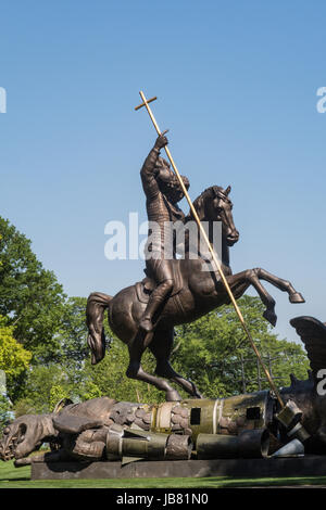 San Giorgio che uccide Dragon statua, Nazioni Unite, New York, Stati Uniti d'America Foto Stock