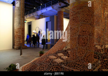 Vista generale della 57a Biennale di Venezia curata da Christine Macel, a Venezia, Italia. La mostra sarà aperta al pubblico a partire da sabato 13 maggio a domenica 26 novembre 2017 presso l'Arsenale Veneziano e Giardini della Biennale. Dove: Venezia, Veneto, Italia Quando: 09 maggio 2017 Credit: IPA/WENN.com * * disponibile solo per la pubblicazione in UK, USA, Germania, Austria, Svizzera** Foto Stock