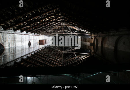 Vista generale della 57a Biennale di Venezia curata da Christine Macel, a Venezia, Italia. La mostra sarà aperta al pubblico a partire da sabato 13 maggio a domenica 26 novembre 2017 presso l'Arsenale Veneziano e Giardini della Biennale. Dove: Venezia, Veneto, Italia Quando: 09 maggio 2017 Credit: IPA/WENN.com * * disponibile solo per la pubblicazione in UK, USA, Germania, Austria, Svizzera** Foto Stock