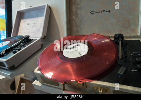 Record di vinile Dipartimento a Urban Outfitters, Fifth Avenue, New York, Stati Uniti d'America Foto Stock