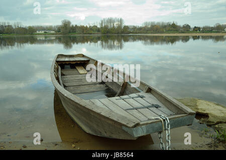 Piccole barche sul fiume Loira in Francia. Foto Stock