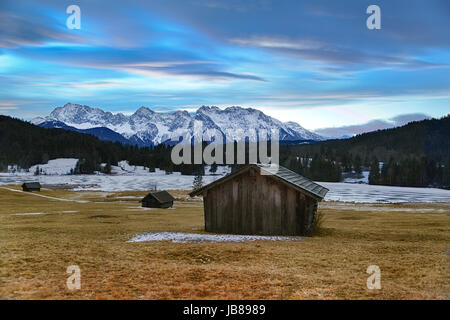 Geroldsee prima dell'alba, Krün, Alpi tedesche Foto Stock