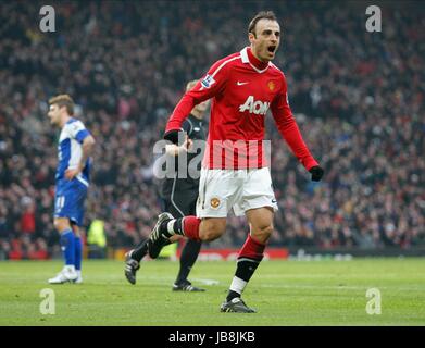 DIMITAR BERBATOV CELEBRA HI MANCHESTER UNITED V BIRMINGHAM OLD TRAFFORD Manchester Inghilterra 22 Gennaio 2011 Foto Stock