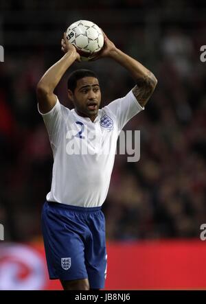 GLEN JOHNSON INGHILTERRA Liverpool FC ENGLAND & Liverpool FC PARKEN Copenhagen DANIMARCA 09 Febbraio 2011 Foto Stock