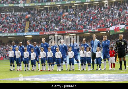 Inghilterra durante l inno nazionale del Galles V INGHILTERRA GALLES V INGHILTERRA Millenium Stadium Cardiff Galles 26 Marzo 2011 Foto Stock