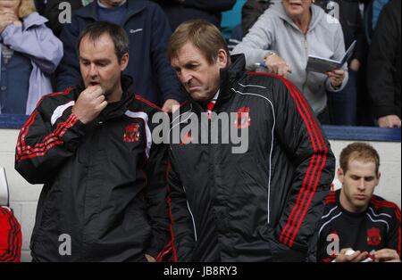 STEVE CLARKE & Kenny Dalglish West Bromwich Albion V LIVERPO THE HAWTHORNS West Bromwich Inghilterra 02 aprile 2011 Foto Stock