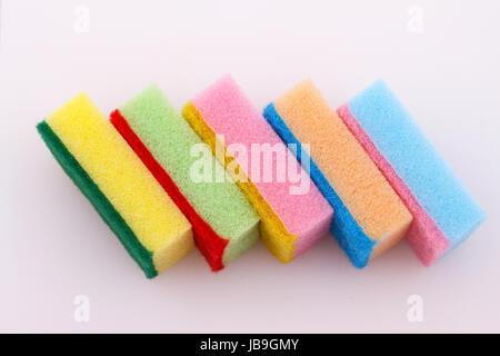 Un sacco di spugne in diversi colori Foto Stock