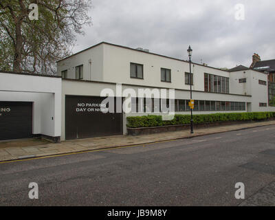 Il prelievo house progettata da Walter Gropius e Maxwell Fry e la vicina casa Cohen progettato da Eric Mendelsohn e Serge Chermayeff nel 1936 firmare l'inizio dell'architettura modernista NEL REGNO UNITO Foto Stock