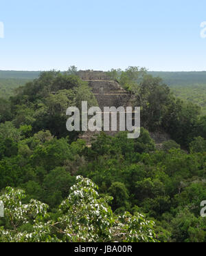 Tempio di Calakmul, Maya sito archeologico nello Stato messicano di Campeche Foto Stock