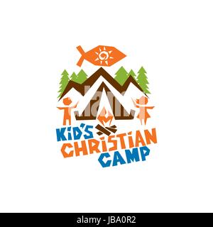 Il logo del capretto Christian camp. Gesù pesce, montagne, tenda, i bambini e il falò Illustrazione Vettoriale