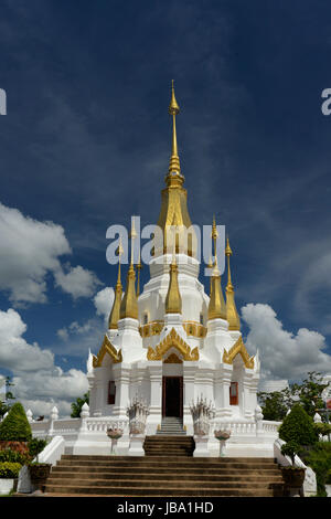 Der Tempel Wat Tham Khu Ha Sawan in Khong Jiam am Fiume Mekong in der naehe des Pha Taem Nationalpark in der Umgebung von Ubon Ratchathani im nordosten von tailandia in Suedostasien. Foto Stock