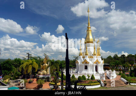 Der Tempel Wat Tham Khu Ha Sawan in Khong Jiam am Fiume Mekong in der naehe des Pha Taem Nationalpark in der Umgebung von Ubon Ratchathani im nordosten von tailandia in Suedostasien. Foto Stock