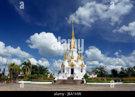 Der Tempel Wat Tham Khu Ha Sawan in Khong Jiam am Fiume Mekong in der naehe des Pha Taem Nationalpark in der Umgebung von Ubon Ratchathani im nordosten von tailandia in Suedostasien. Foto Stock