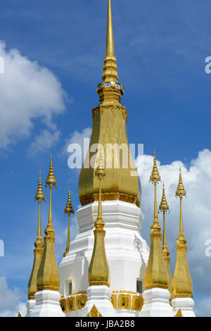 Der Tempel Wat Tham Khu Ha Sawan in Khong Jiam am Fiume Mekong in der naehe des Pha Taem Nationalpark in der Umgebung von Ubon Ratchathani im nordosten von tailandia in Suedostasien. Foto Stock