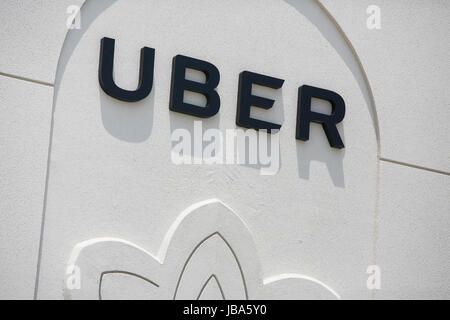 Un segno del logo al di fuori di un uber tecnologie ufficio regionale a Houston, Texas, il 28 maggio 2017. Foto Stock