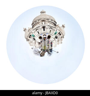 Piccolo pianeta - sferica urbano vista della Basilica Sacre Coeur a Parigi isolati su sfondo bianco Foto Stock