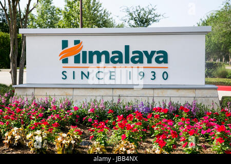 Un logo segno al di fuori della sede dell Himalaya Herbal Healthcare di Sugar Land, Texas, il 27 maggio 2017. Foto Stock