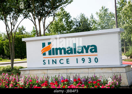 Un logo segno al di fuori della sede dell Himalaya Herbal Healthcare di Sugar Land, Texas, il 27 maggio 2017. Foto Stock