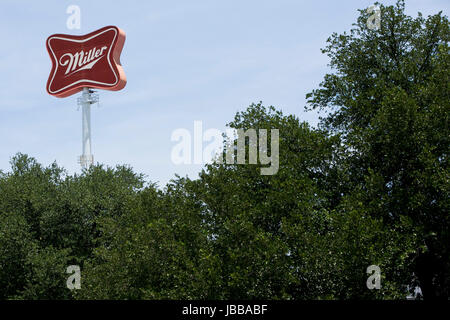 Un segno del logo al di fuori di un Miller Brewing Company la fabbrica di birra a Fort Worth, Texas, il 29 maggio 2017. Foto Stock