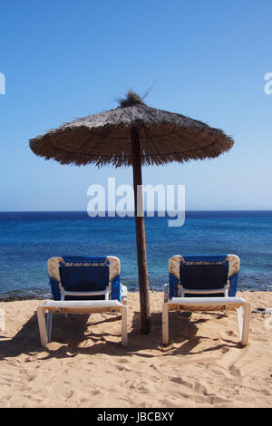 Luogo di relax sulla spiaggia tropicale Foto Stock