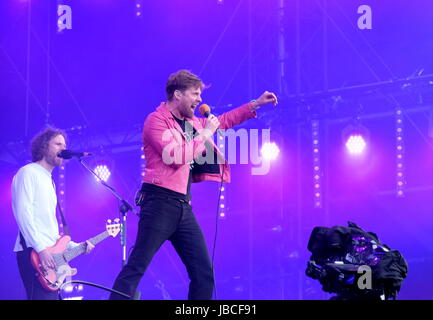 Newport, Isle of Wight, Regno Unito. Il 9 giugno, 2017. Isle of Wight Festival Day 2 - band britannica Kaiser Chiefs effettuando in corrispondenza di IOW Festival, Seaclose Park Newport il 9 giugno 2017, UK Credit: DFP/fotografica Alamy Live News Foto Stock