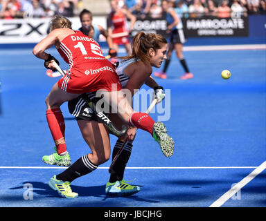 Londra Inghilterra - Giugno 10, 2017: Alex Danson (ITA) si scontrarono con Julia Gomes (ARG) durante il 2017 Investec Internazionale delle Donne Inghilterra Hockey v. In Argentina il sabato a Lee Valley Hockey e il Centro Tennis. Foto : Taka G Wu Foto Stock