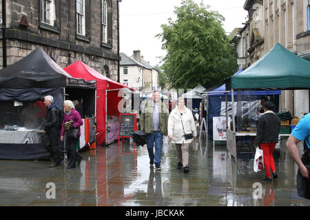 Lancaster, Lancashire, Regno Unito, 10 giugno 2017, Lancaster Street Market Wet Weather Foto Stock