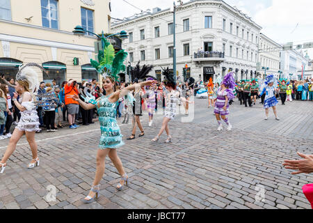 Helsinki, Finlandia. Decimo giugno, 2017. helsinki samba carnaval celebrazione sulle strade di Helsinki, Finlandia del 10 giugno 2017 credit: risto hunt/alamy live news Foto Stock