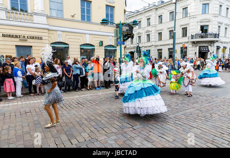 Helsinki, Finlandia. Decimo giugno, 2017. helsinki samba carnaval celebrazione sulle strade di Helsinki, Finlandia del 10 giugno 2017 credit: risto hunt/alamy live news Foto Stock