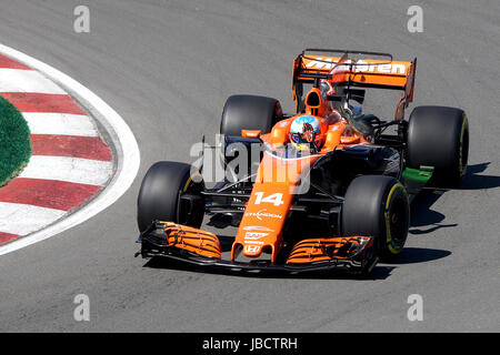 Montreal, Canada. Decimo Giugno, 2017. Driver di Formula Uno Fernando Alonso onde per la folla durante un qualifing lap al Montreal Grand Prix. Credito: Mario Beauregard/Alamy Live News Foto Stock