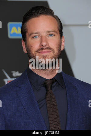 Anaheim, CA, Stati Uniti d'America. Decimo Giugno, 2017. Armie Hammer. Premiere di Disney Pixar ''Auto 3" tenutosi presso il Centro Congressi di Anaheim in Anaheim. Credito: Birdie Thompson/AdMedia/ZUMA filo/Alamy Live News Foto Stock