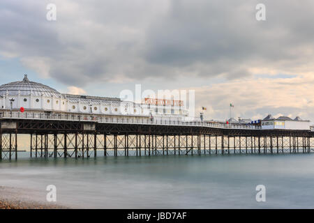 Brighton Palace Pier, Vittoriano piacere dal Molo di Brighton, Inghilterra, Regno Unito Foto Stock