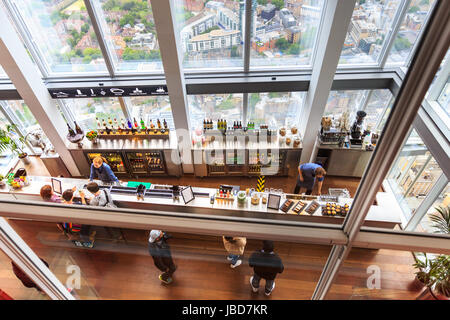 La barra di visualizzazione di Shard, Shard di edificio londinese, London, England, Regno Unito Foto Stock