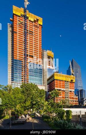 L'Hudson Yards sito in costruzione (2017) con l'estremità della linea alta. Midtown Manhattan, New York City Foto Stock