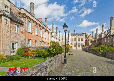 Vicario vicino, una strada basolata accanto alla cattedrale, è la più antica strada abitata in Europa, pozzi, Somerset, Inghilterra, Regno Unito Foto Stock