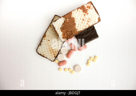 La medicina è dolce. su uno sfondo bianco. Foto per il tuo design Foto Stock