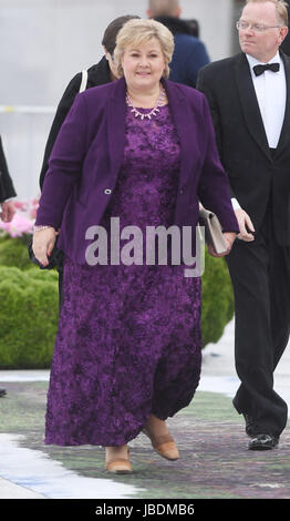 Il re Harald e la regina Sonja'ottantesimo compleanno banchetto di gala presso il Teatro dell'Opera - Arrivi con: Erna Solberg dove: Oslo, Norvegia quando: 10 maggio 2017 Credit: WENN.com Foto Stock