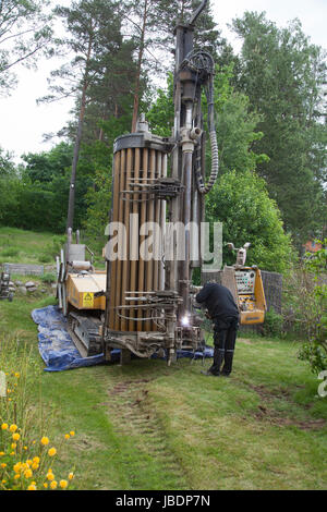 Energia geotermica HEATH 2017 calore di montagna nella foratura di villa giardino Foto Stock