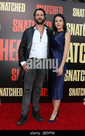 Prima mondiale di "natched" tenutasi presso il Regency Village Theatre di Los Angeles - Arrivi con: Stefan Kapicic, Ivana Horvat dove: Westwood, California, Stati Uniti quando: 10 maggio 2017 Credit: Nicky Nelson/WENN.com Foto Stock