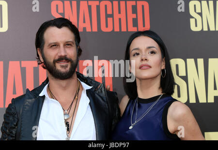 Prima mondiale di "natched" tenutasi presso il Regency Village Theatre di Los Angeles - Arrivi con: Stefan Kapicic, Ivana Horvat dove: Westwood, California, Stati Uniti quando: 10 maggio 2017 Credit: Nicky Nelson/WENN.com Foto Stock