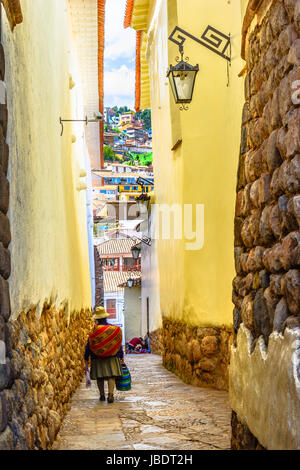 Cusco, Perù - Vista sulla strada della città vecchia Foto Stock