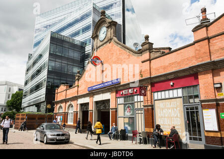 Hammersmith, Cerchio e City Line, la stazione della metropolitana di Londra, Regno Unito Foto Stock