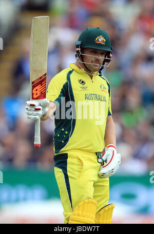 Australia Aaron Finch celebra il raggiungimento di 50 scorre durante l'ICC Champions Trophy, Gruppo a corrispondere a Edgbaston, Birmingham. Foto Stock