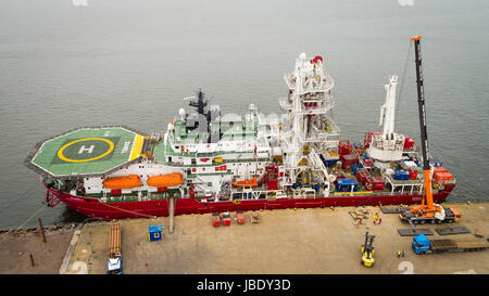 Il petrolio del Mare del Nord nave seawell essendo scaricato a Dundee Foto Stock