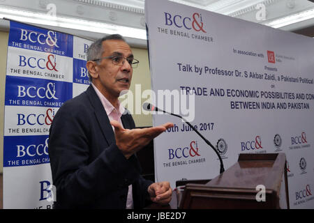 Intervento del professor S Akbar Zaidi, Pakistani economista politico sul "commercio e possibilità economiche e i vincoli tra India e Pakistan" organizzato da il Bengala Camera di Commercio e Industria a Calcutta il 10 giugno 2017. (Foto: Saikat Paolo / Pacific Stampa) Foto Stock