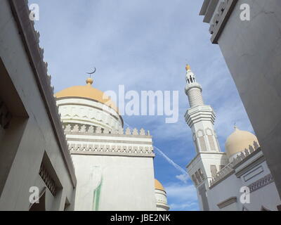 Sultan Haji Hassanal Bolkiah Masjid, conosciuta anche come la grande moschea di Cotabato, è la più grande moschea nelle Filippine che si trova in Barangay Kalanganan a Cotabato City. (Foto: Sherbien Dacalanio/Pacific Stampa) Foto Stock